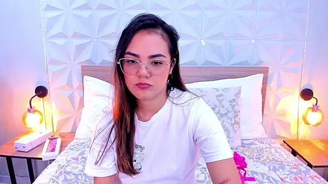 Stacey white  online show from September 2025 08:03:01 PM