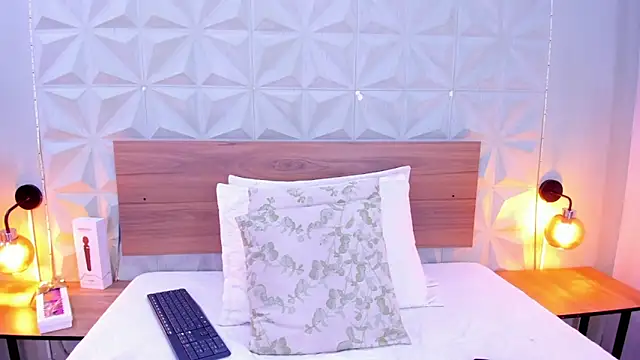 Stacey white  online show from October 2025 08:28:02 PM