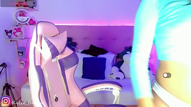 Kylie brokee online show from January 2025 09:08:02 PM