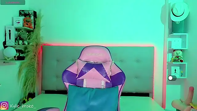 Kylie brokee online show from April 2026 09:04:01 PM