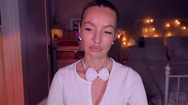aestetick online show from April 2026 12:35:01 PM