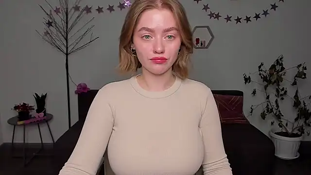 AidaPerry online show from December 2024 01:55:02 PM