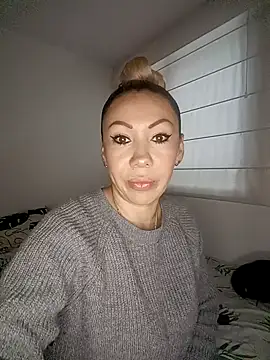 coral smitth online show from October 2025 06:40:01 PM