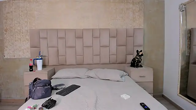 Snapshot of EmmaTorres_ chatting on January 2025 10:21:01 PM EmmaTorres online show from January 2025 10:21:01 PM