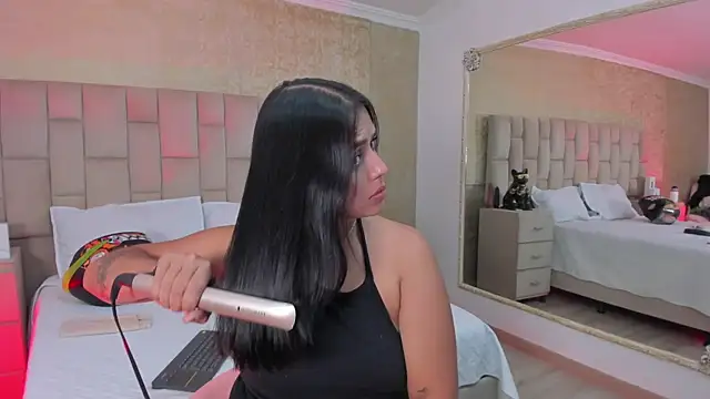 Snapshot of EmmaTorres_ chatting on March 2025 08:43:02 PM EmmaTorres online show from March 2025 08:43:02 PM