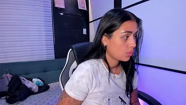 Snapshot of EmmaTorres_ chatting on September 2025 12:32:01 PM EmmaTorres online show from September 2025 12:32:01 PM