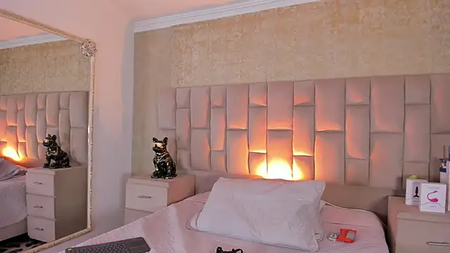 Snapshot of EmmaTorres_ chatting on November 2025 09:32:01 PM EmmaTorres online show from November 2025 09:32:01 PM