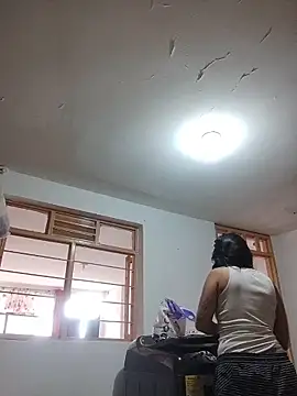 Snapshot of EmmaTorres_ chatting on November 2025 04:18:02 PM EmmaTorres online show from November 2025 04:18:02 PM