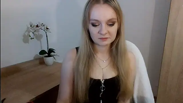 Snapshot of AlmaHoney chatting on February 2025 09:07:02 PM AlmaHoney online show from February 2025 09:07:02 PM