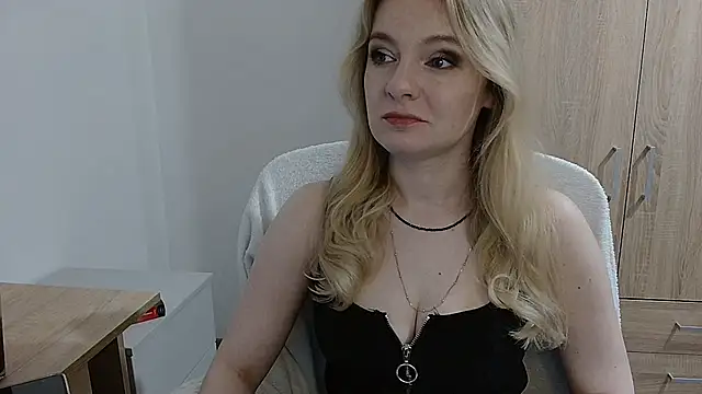 AlmaHoney online show from May 2026 08:04:02 PM