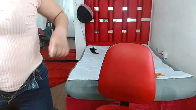 krystal thomson online show from November 2025 04:38:01 PM