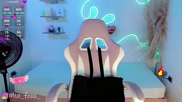 Mia foxx  online show from February 2025 12:05:02 AM