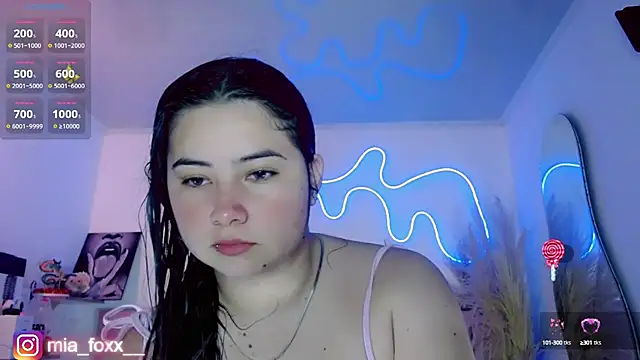 Mia foxx  online show from September 2025 09:04:01 PM