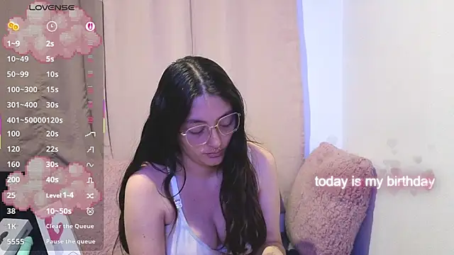 Snapshot of lessliee22_ chatting on May 2026 06:22:01 AM lessliee22 online show from May 2026 06:22:01 AM