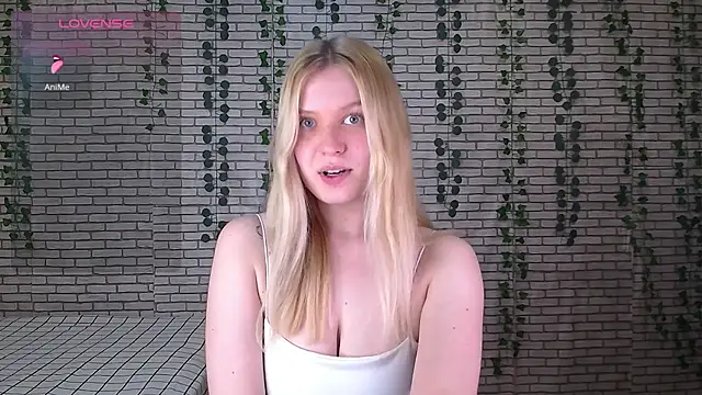 EmiliaDuchess online show from October 2025 11:42:01 AM