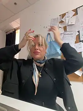 Snapshot of Arabellalee23 chatting on March 2025 08:43:01 PM Arabellalee23 online show from March 2025 08:43:01 PM