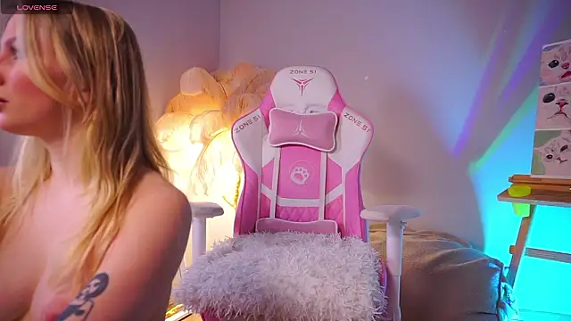 Snapshot of AnnLevine chatting on February 2026 01:27:02 PM AnnLevine online show from February 2026 01:27:02 PM