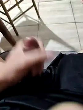 Snapshot of pau_gostosooo chatting on January 2025 02:53:01 AM pau gostosooo online show from January 2025 02:53:01 AM