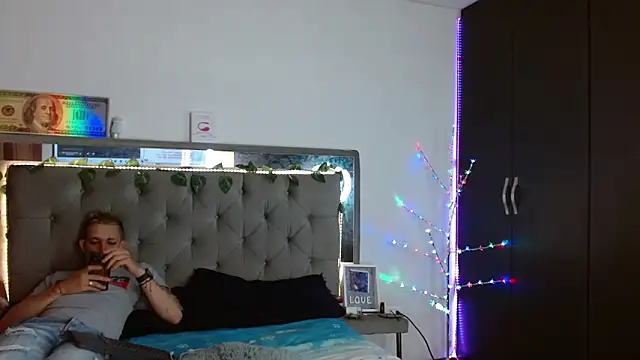 parejacaliente20154 online show from December 2024 12:12:02 PM