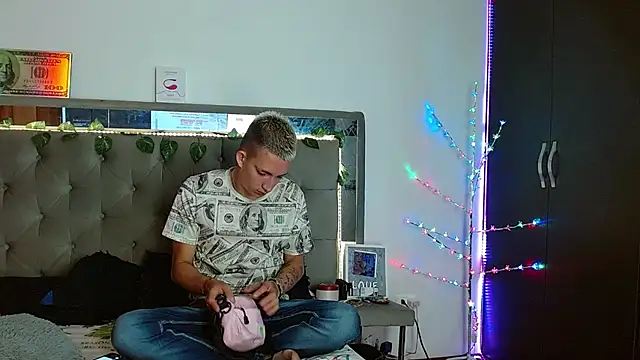 parejacaliente20154 online show from December 2024 12:15:01 PM