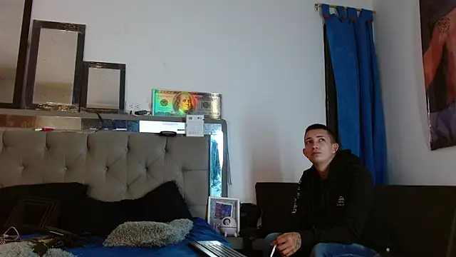 parejacaliente20154 online show from February 2025 12:08:02 PM