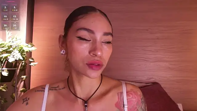 Snapshot of Leamonroe__ chatting on September 2025 10:00:01 PM Leamonroe online show from September 2025 10:00:01 PM