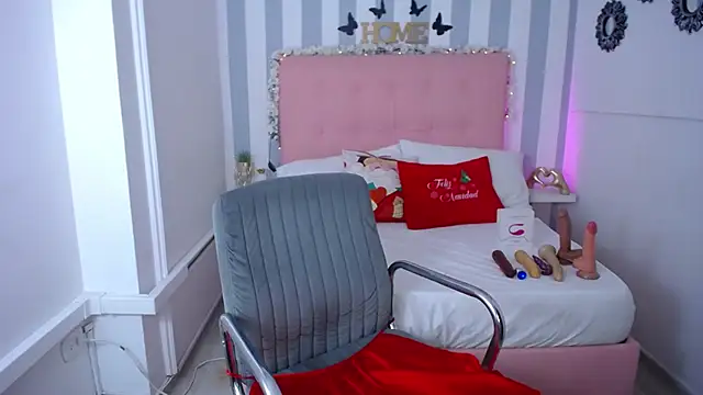 Lunna boobs online show from December 2024 05:07:01 AM