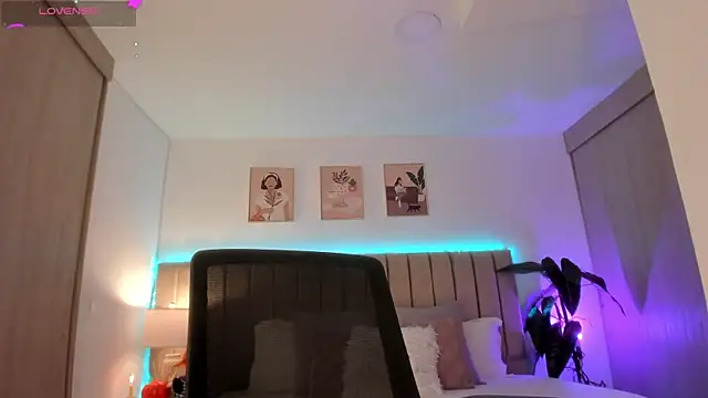 Victoria romanox online show from October 2025 01:43:02 PM