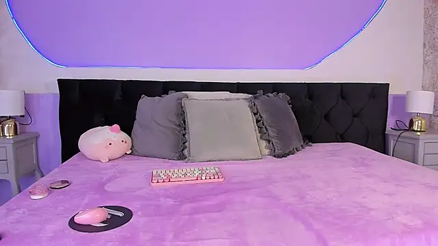 Julieta Cortes   online show from October 2025 12:00:02 PM