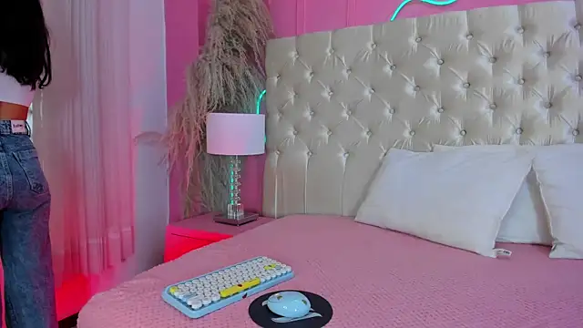 Julieta Cortes   online show from March 2026 11:54:01 AM