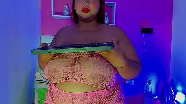 Snapshot of Alanna_hot3 chatting on June 2026 08:02:01 PM Alanna hot3 online show from June 2026 08:02:01 PM
