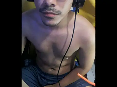 cloudyth1994 online show from November 2025 07:26:01 PM