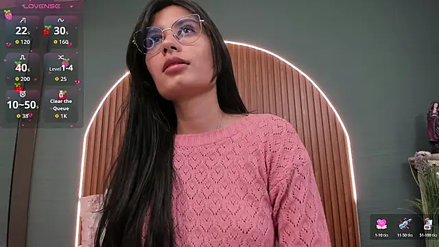 NayeCloud online show from November 2025 03:39:02 AM