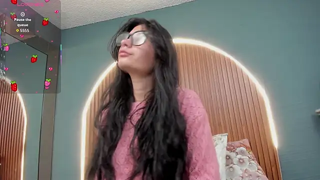 NayeCloud online show from November 2025 03:41:01 AM