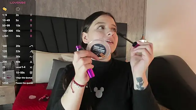 Sabrina Lennox online show from January 2025 07:48:02 PM