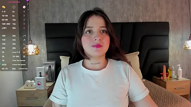 Sabrina Lennox online show from February 2025 07:53:01 PM