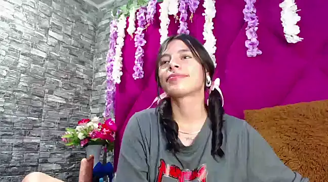 Snapshot of Sasha_Petitte chatting on March 2025 06:02:02 AM Sasha Petitte online show from March 2025 06:02:02 AM