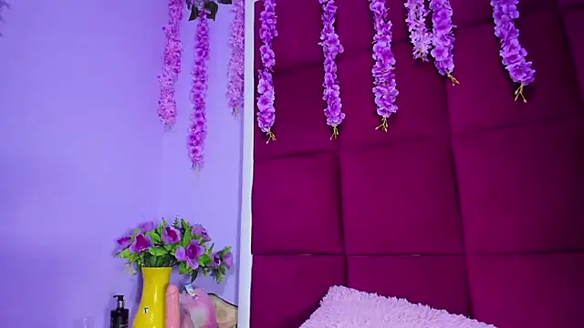 Snapshot of Sasha_Petitte chatting on March 2025 05:43:02 AM Sasha Petitte online show from March 2025 05:43:02 AM