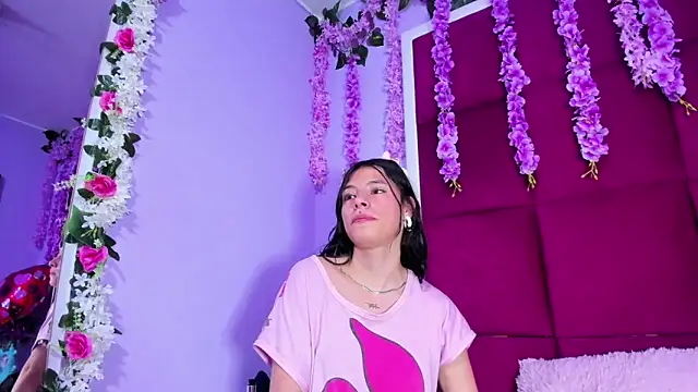 Snapshot of Sasha_Petitte chatting on March 2025 06:00:02 AM Sasha Petitte online show from March 2025 06:00:02 AM