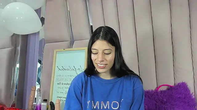 Snapshot of Sasha_Petitte chatting on September 2025 04:12:01 AM Sasha Petitte online show from September 2025 04:12:01 AM