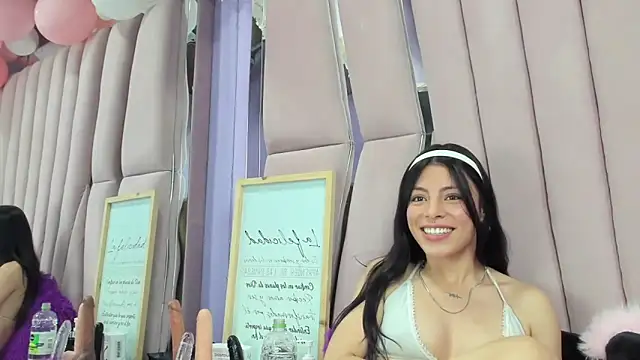 Snapshot of Sasha_Petitte chatting on September 2025 03:33:02 AM Sasha Petitte online show from September 2025 03:33:02 AM