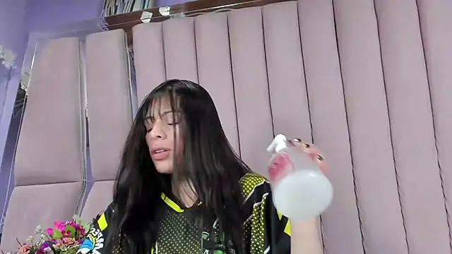 Snapshot of Sasha_Petitte chatting on December 2025 03:57:01 AM Sasha Petitte online show from December 2025 03:57:01 AM