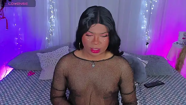 Snapshot of CuteRomi chatting on December 2024 03:52:01 AM CuteRomi online show from December 2024 03:52:01 AM