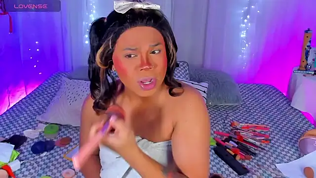 Snapshot of CuteRomi chatting on December 2024 01:13:01 AM CuteRomi online show from December 2024 01:13:01 AM