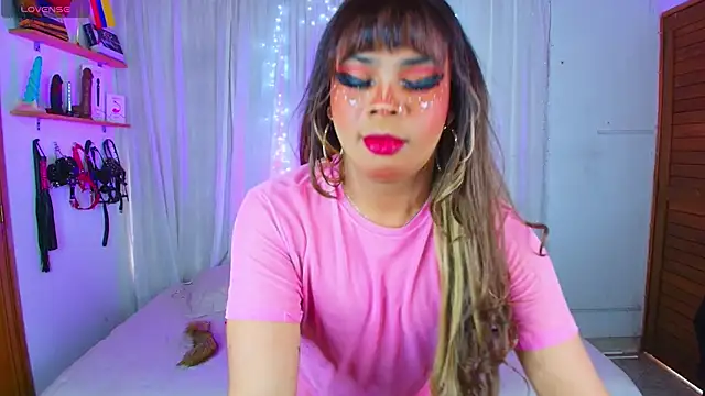 Snapshot of CuteRomi chatting on February 2025 06:37:02 PM CuteRomi online show from February 2025 06:37:02 PM