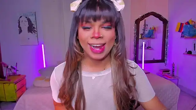 Snapshot of CuteRomi chatting on October 2025 04:20:01 AM CuteRomi online show from October 2025 04:20:01 AM