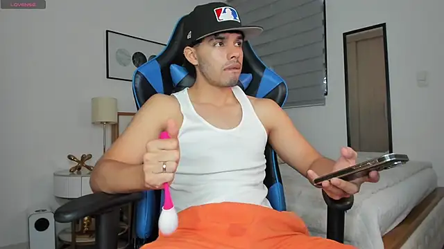 mateoleonee online show from December 2024 07:00:01 PM