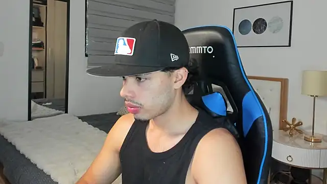 mateoleonee online show from December 2024 09:20:02 PM