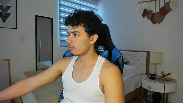 mateoleonee online show from February 2025 05:05:02 PM