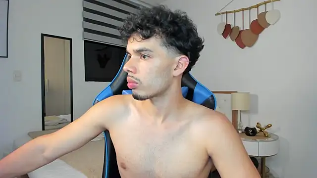 mateoleonee online show from February 2025 03:52:02 AM